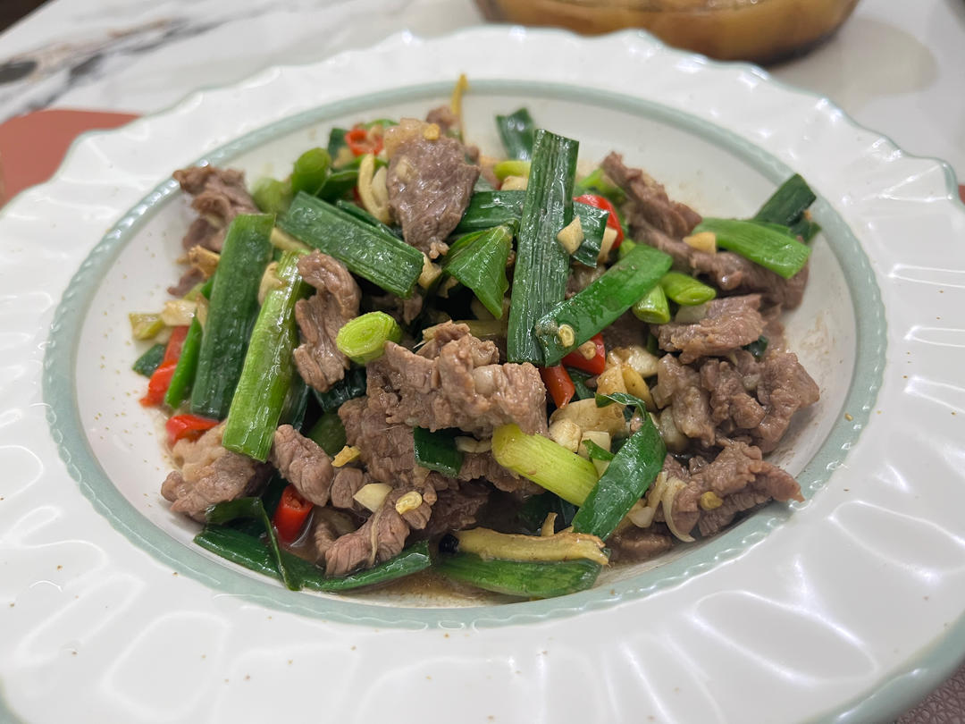 小孩也爱吃的家常大蒜叶炒牛肉【嫩】【快】【省】