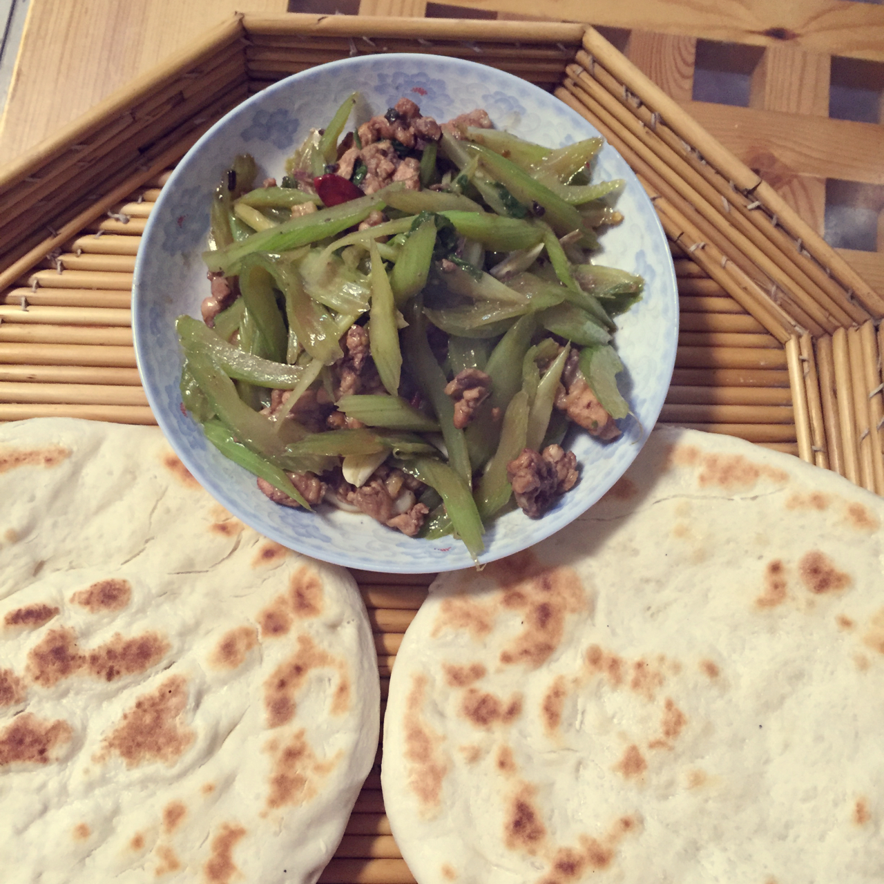 木耳西芹炒鸡腿肉