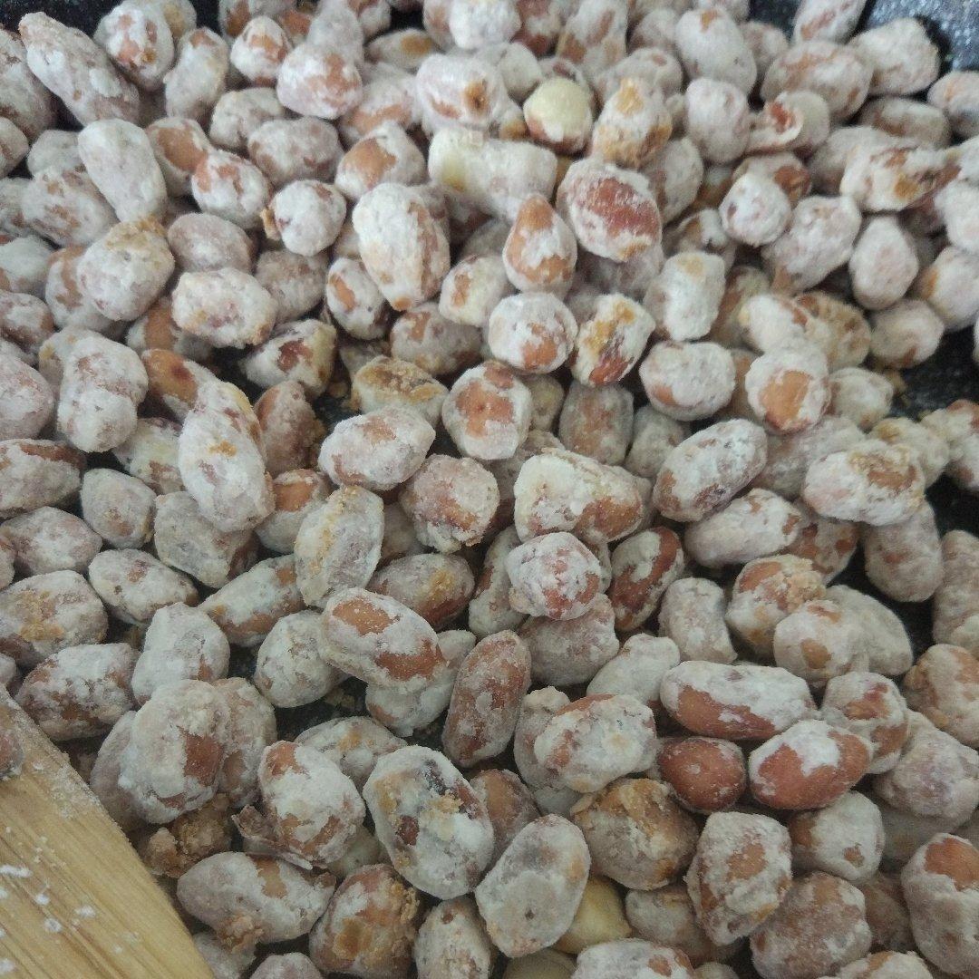 初月姣姣做的挂霜花生