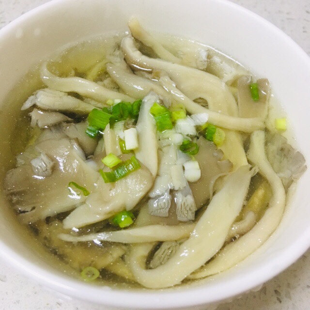电饭锅平菇肉汤/懒人食谱的做法