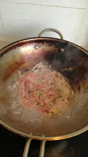 青菜冬笋肉丝年糕汤的做法 步骤7