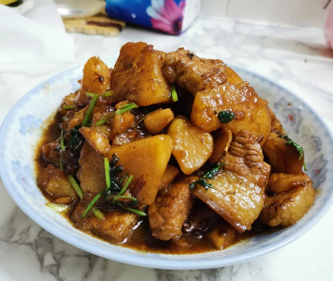 红烧五花肉炖土豆