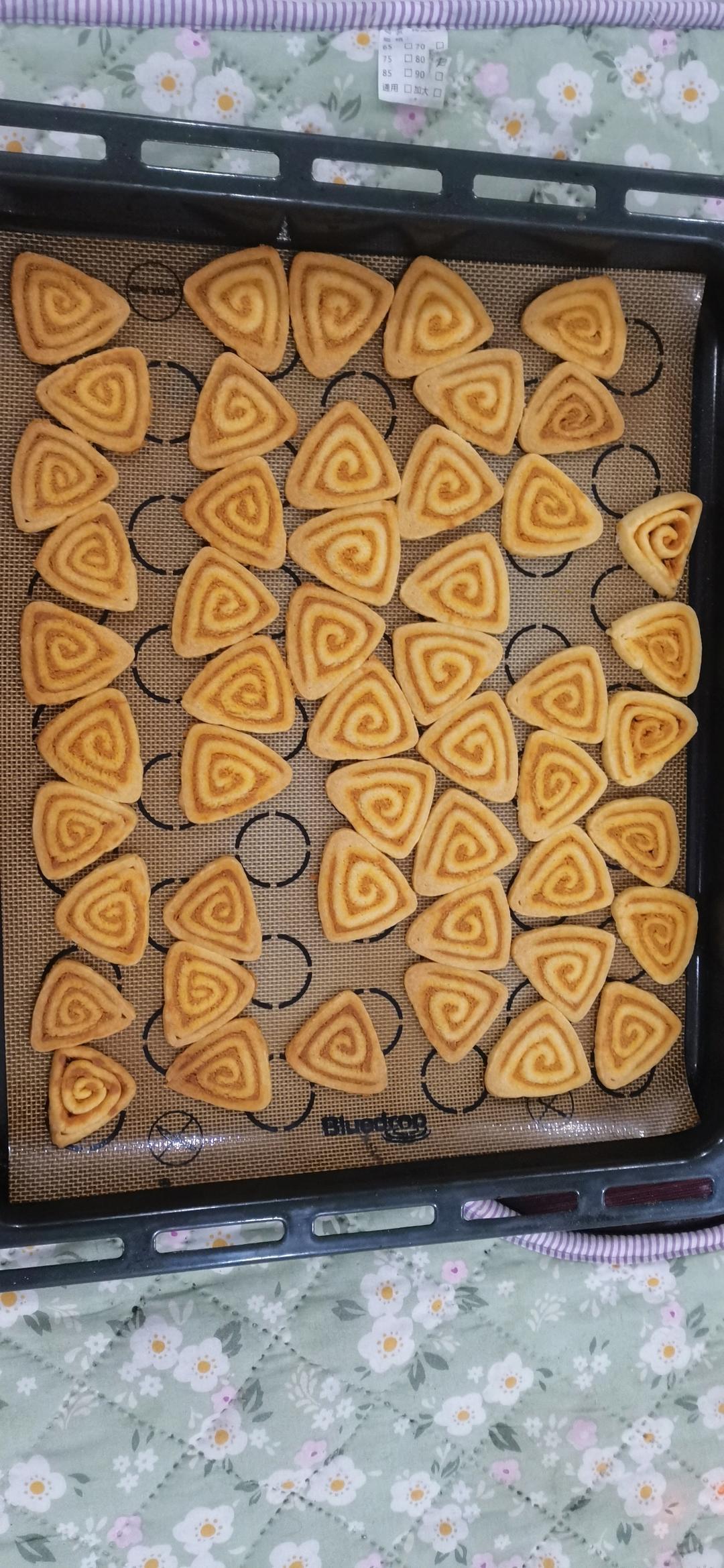 《Tinrry+》咸蛋黄肉松饼干