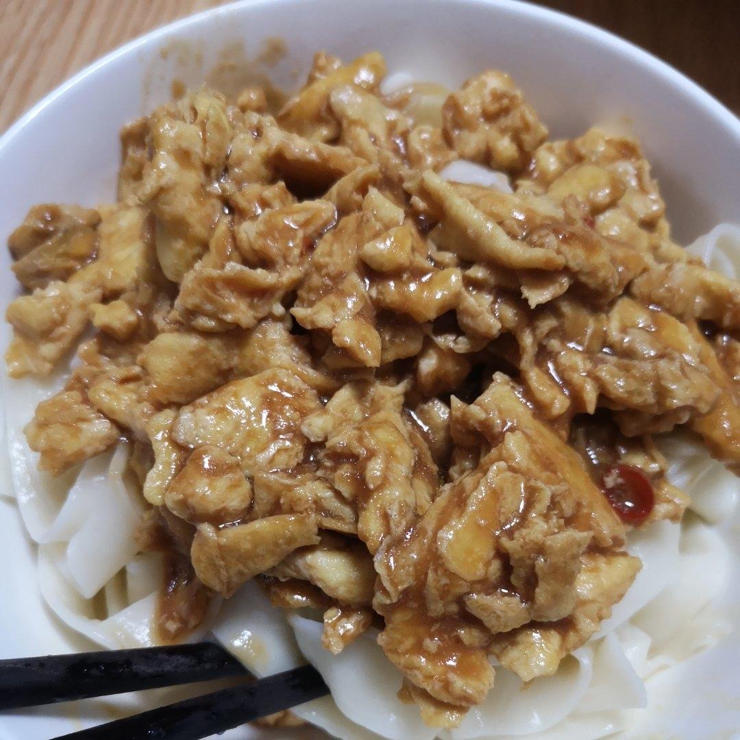 鸡蛋酱面