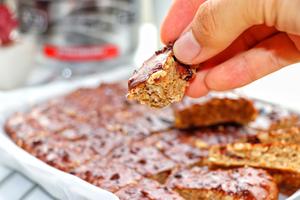 平凡料理の燕麦草莓肉桂巧克力蛋白棒的做法 步骤7