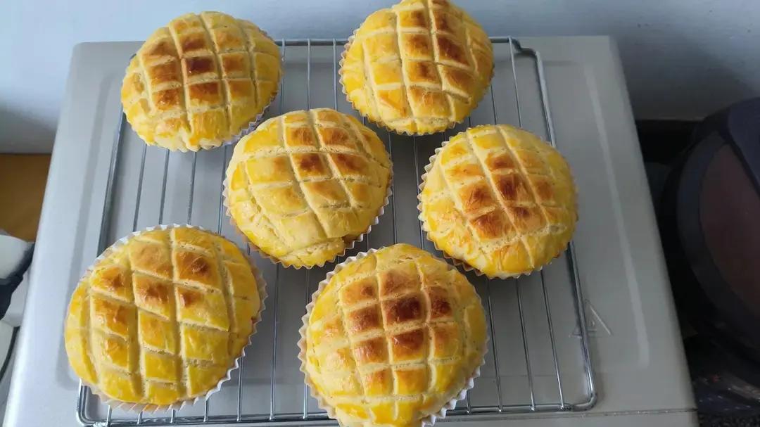 好吃到炸裂的港式菠萝包（附带制作酥皮的小视频）