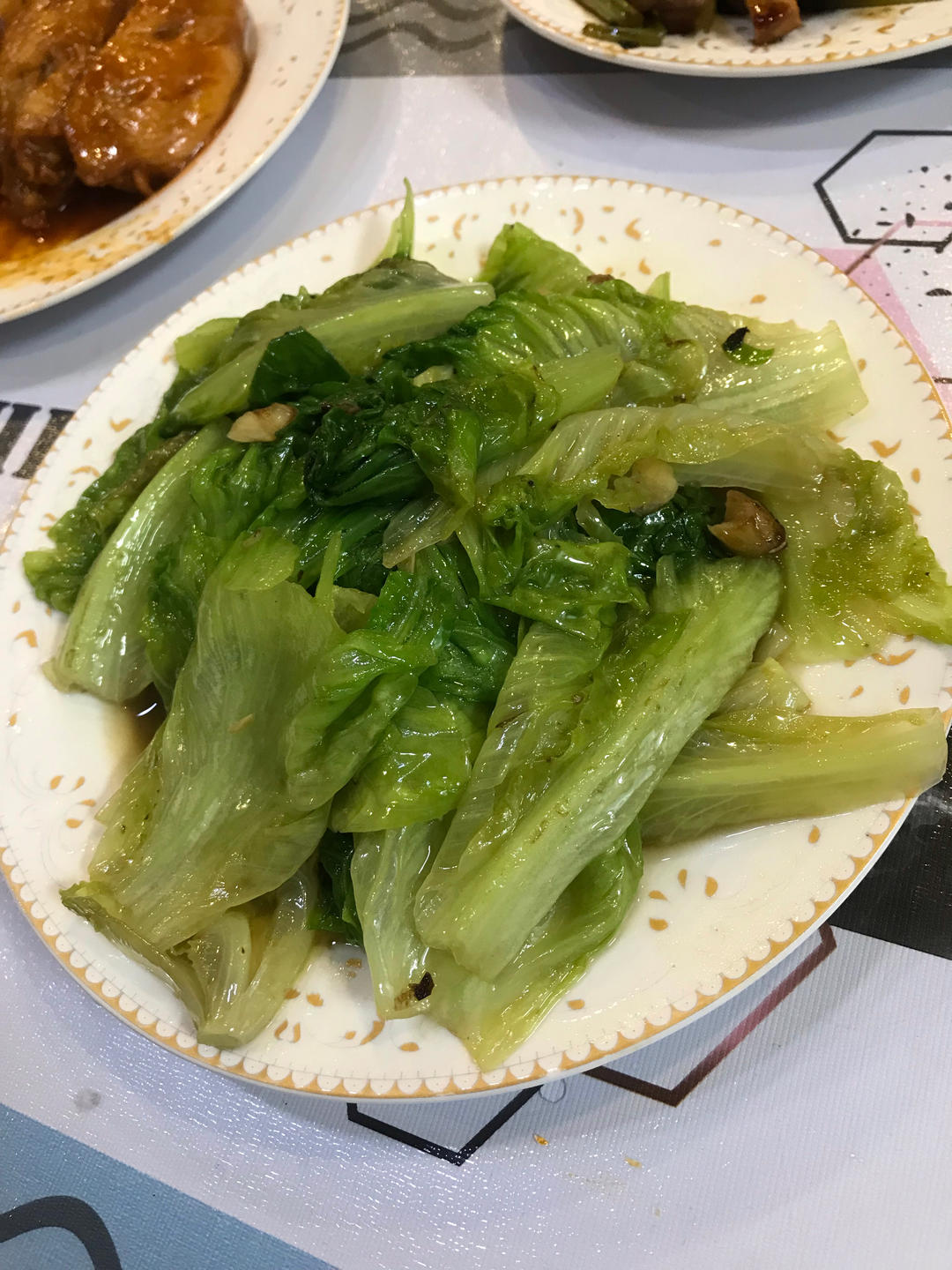 蒜蓉蚝油生菜，清脆爽口，色香味俱全