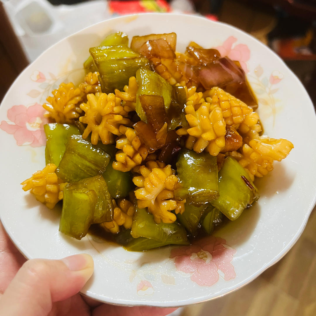 鱿鱼卷爆炒洋葱青辣椒