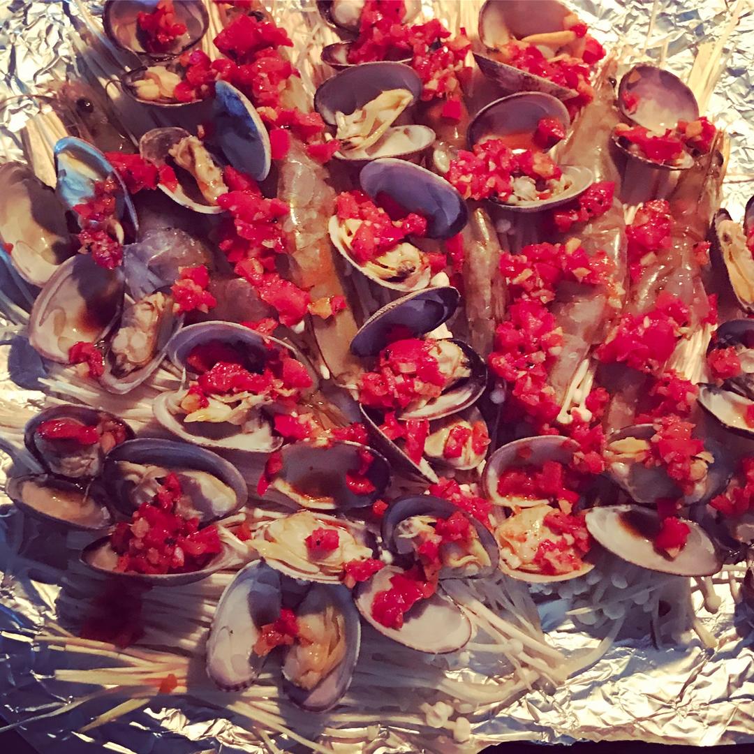 蒜蓉金针菇烤花蛤虾