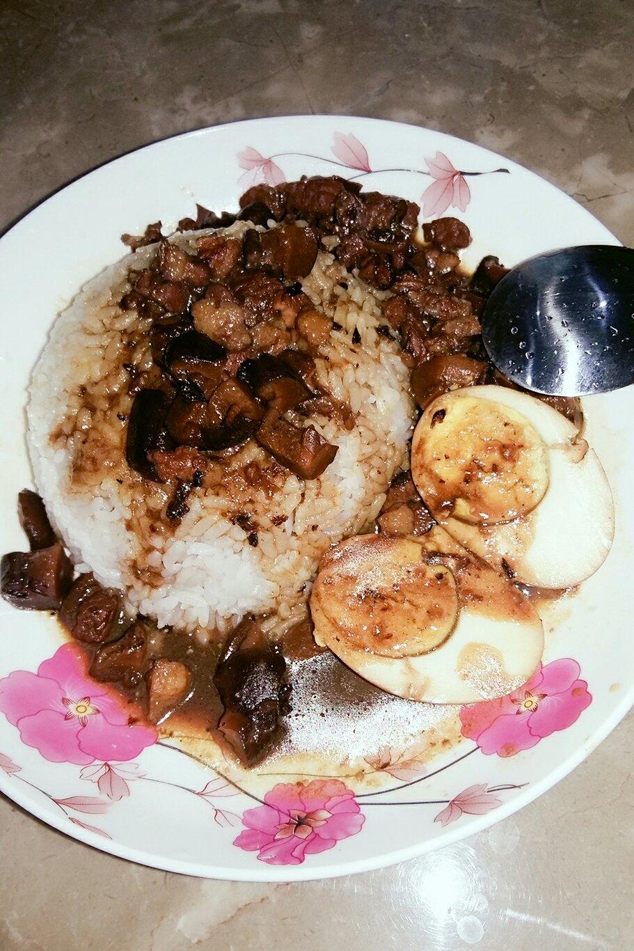 洋葱酥卤肉饭