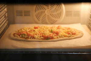 夏威夷凤梨大虾披萨【北鼎烤箱菜谱】的做法 步骤12
