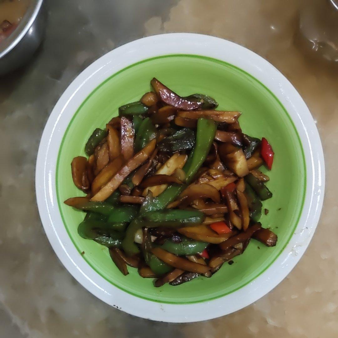青椒素炒杏鲍菇