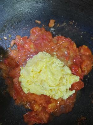 家常版西红柿炒鸡蛋的做法 步骤4
