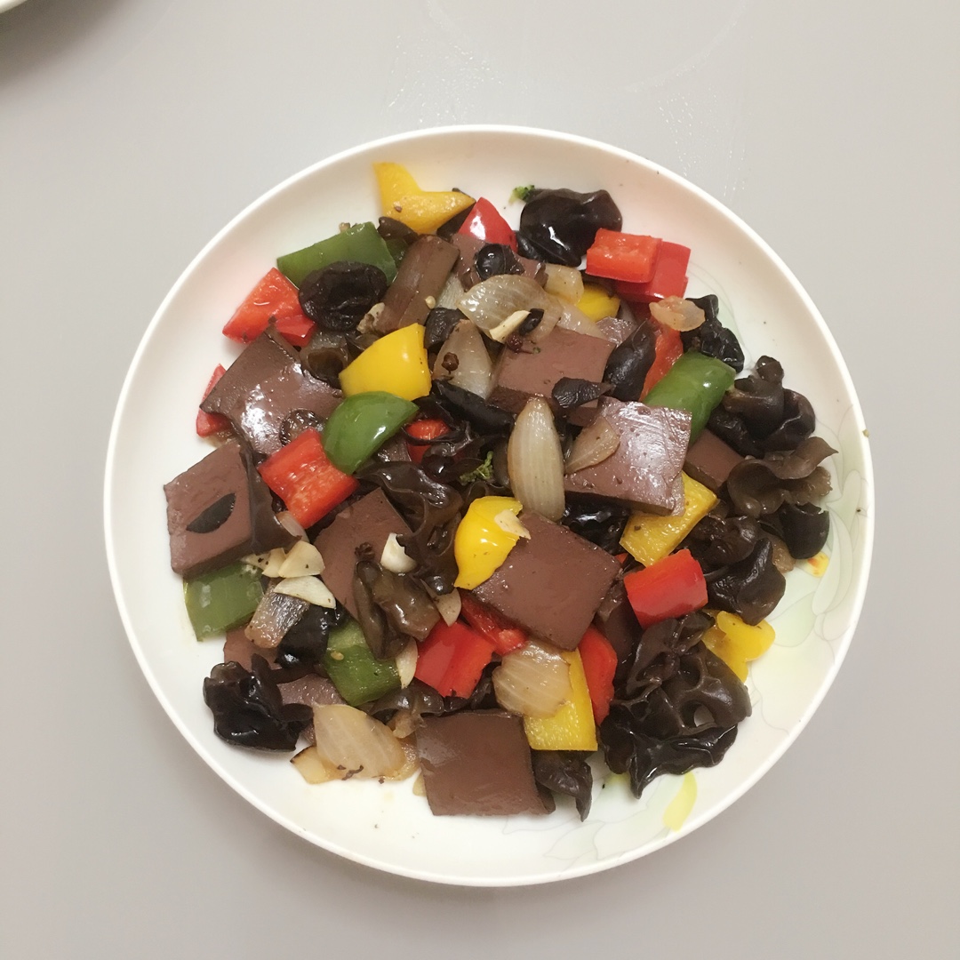 青蒜胡萝卜炒鸭血