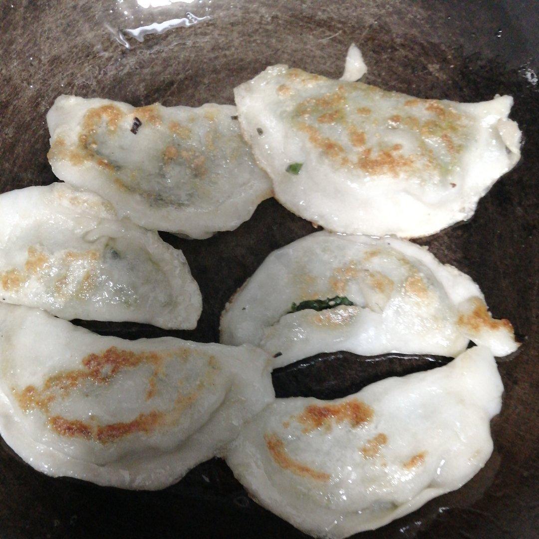 煎饺子