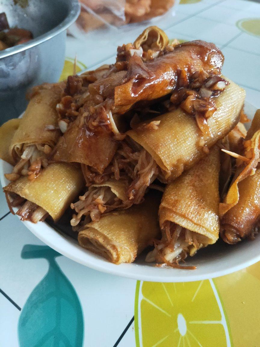 金针菇豆皮卷