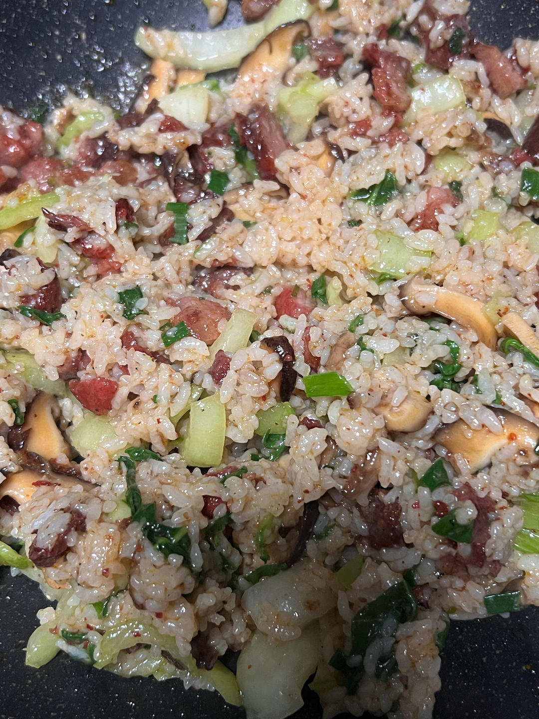 腊肠香菇青菜炒饭