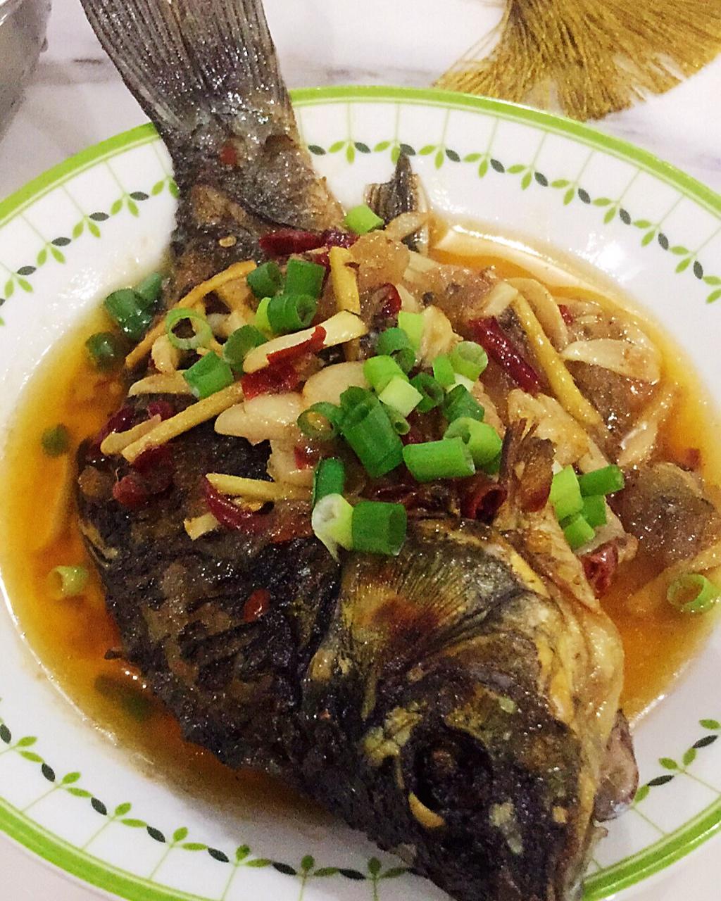 燕子双飞去做的张姐红烧鱼