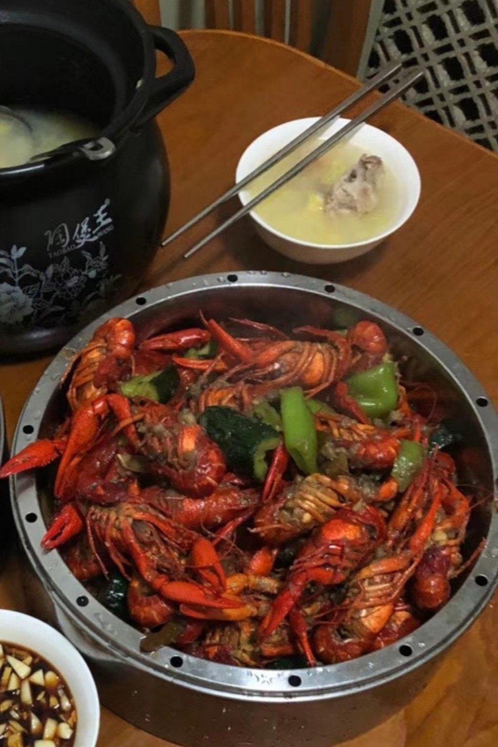 不放火锅底料的麻辣十三香小龙虾（附洗虾去虾线剥虾视频）