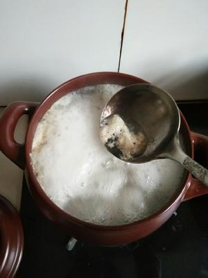 坤博砂锅炖花生猪脚汤的做法 步骤3