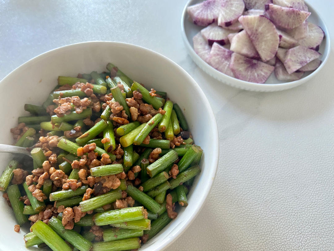 蒜苔炒肉末，三碗米饭都不够吃