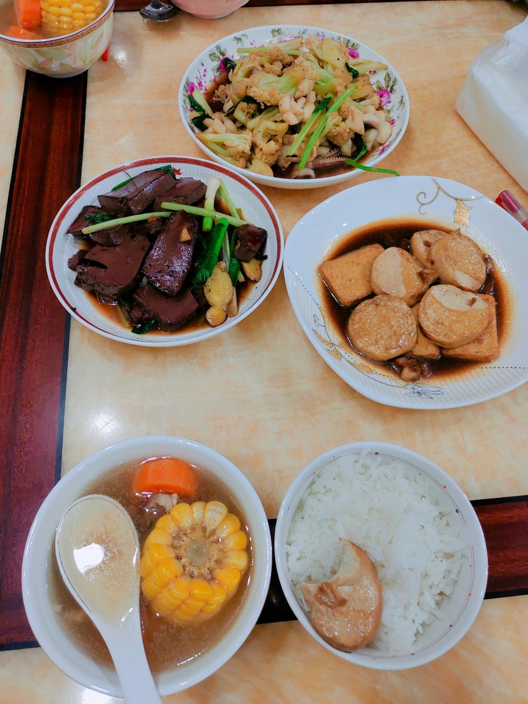 排骨玉米胡萝卜汤