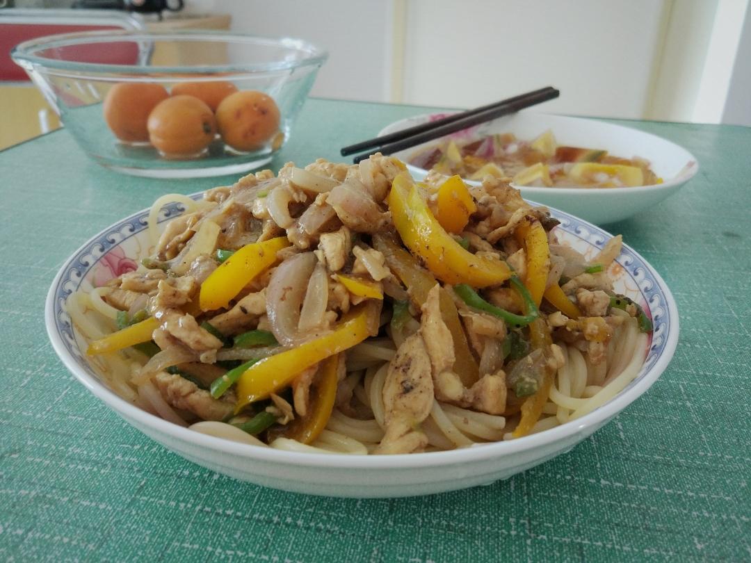 黑椒鸡丝意面