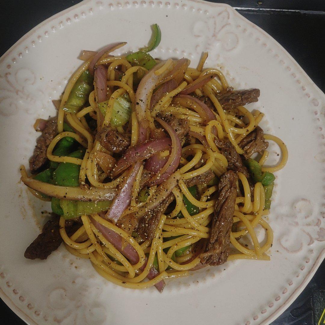 黑椒牛柳炒意面