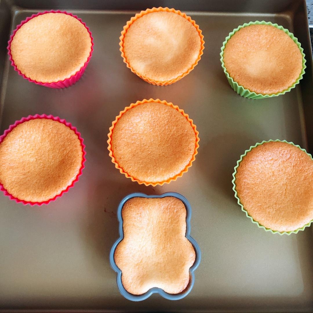 简单快速的海绵纸杯蛋糕