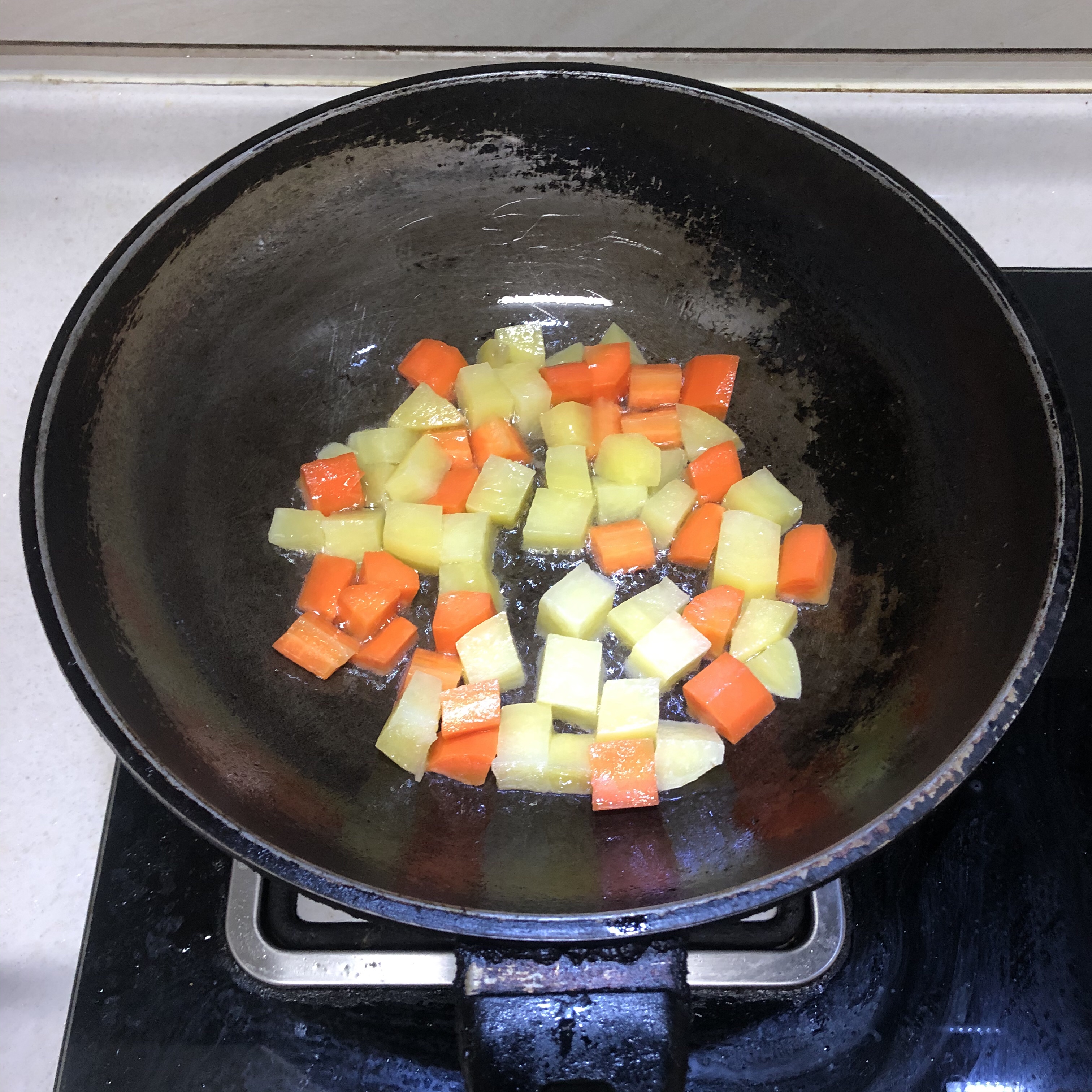 土豆胡萝卜烧牛肉的做法 步骤5