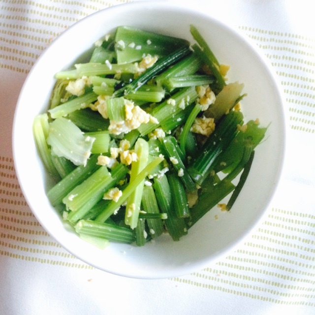 芹菜炒鸡蛋