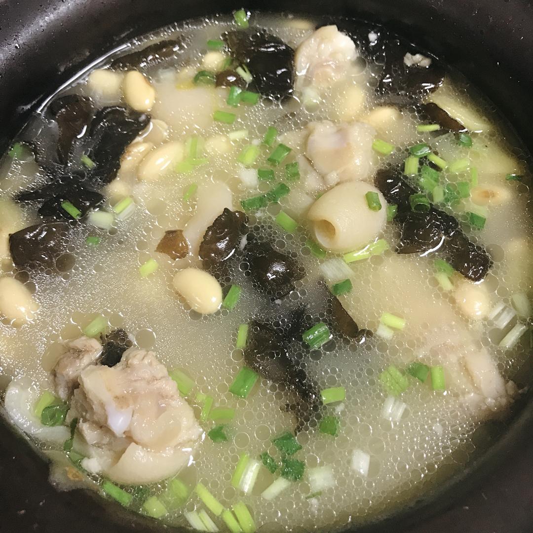 黄豆猪脚汤