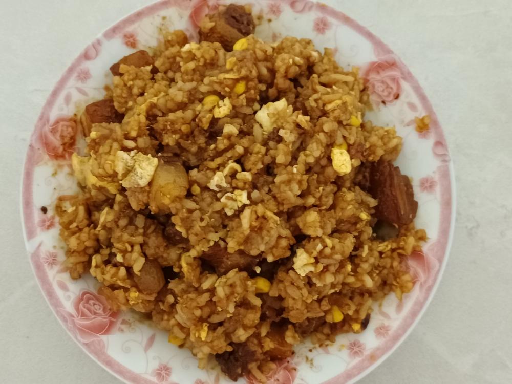 红烧肉炒饭的做法