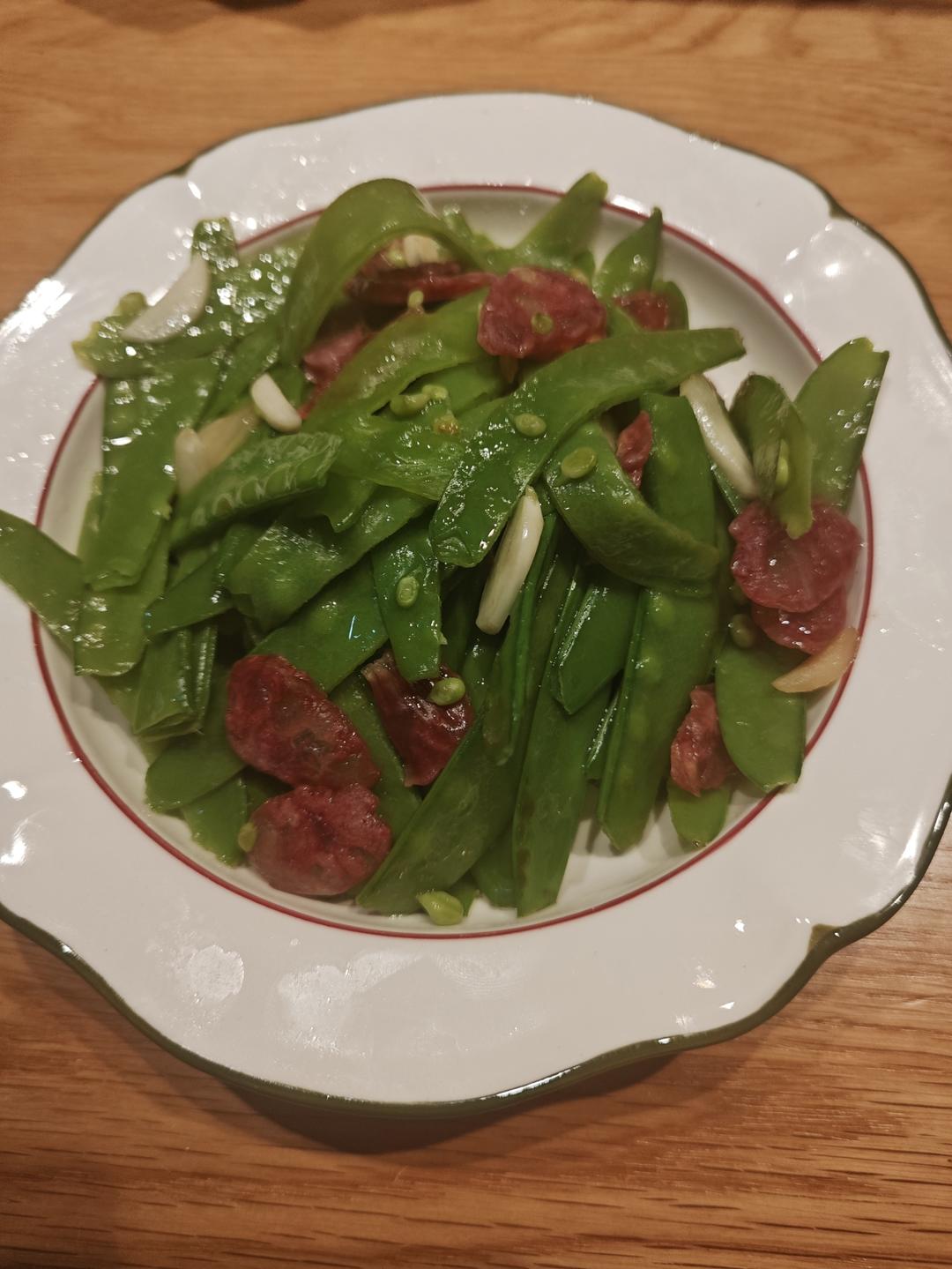 无比简单的荷兰豆炒腊肠，营养又好吃～！