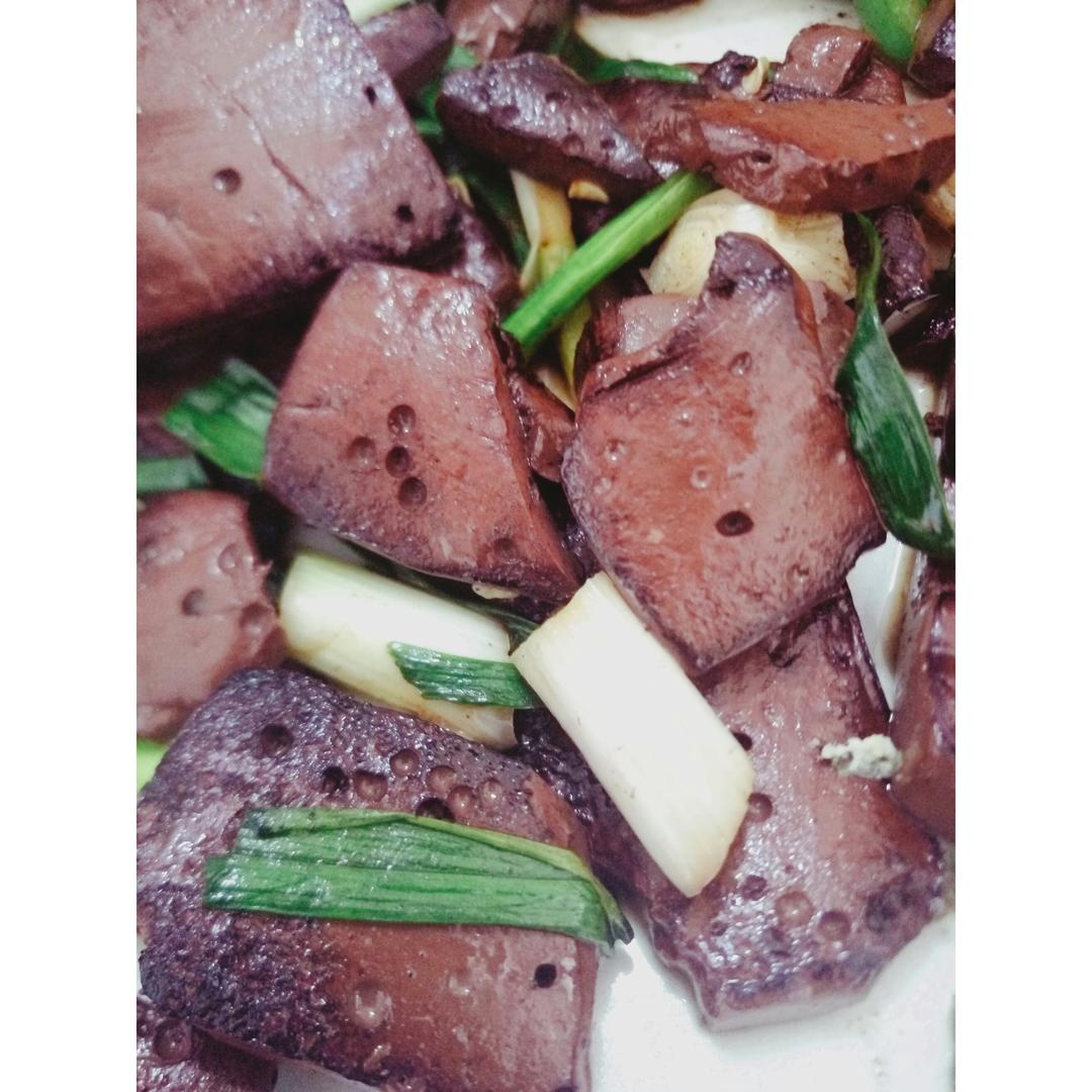 大蒜炒血豆腐