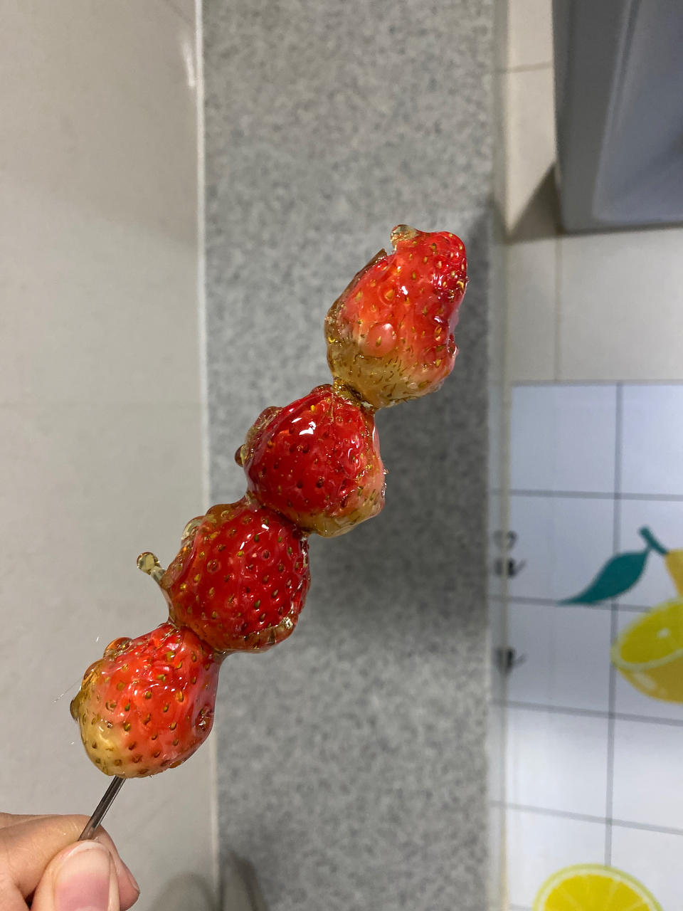 草莓糖葫芦-属于冬天里的甜味小吃