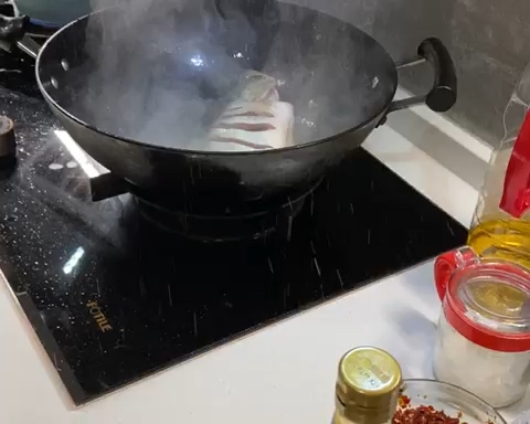 超级下饭的干烧鲈鱼的做法 步骤1