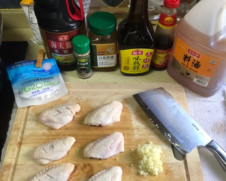 超级简单的烤箱版蜜汁蒜香鸡翅的做法 步骤1