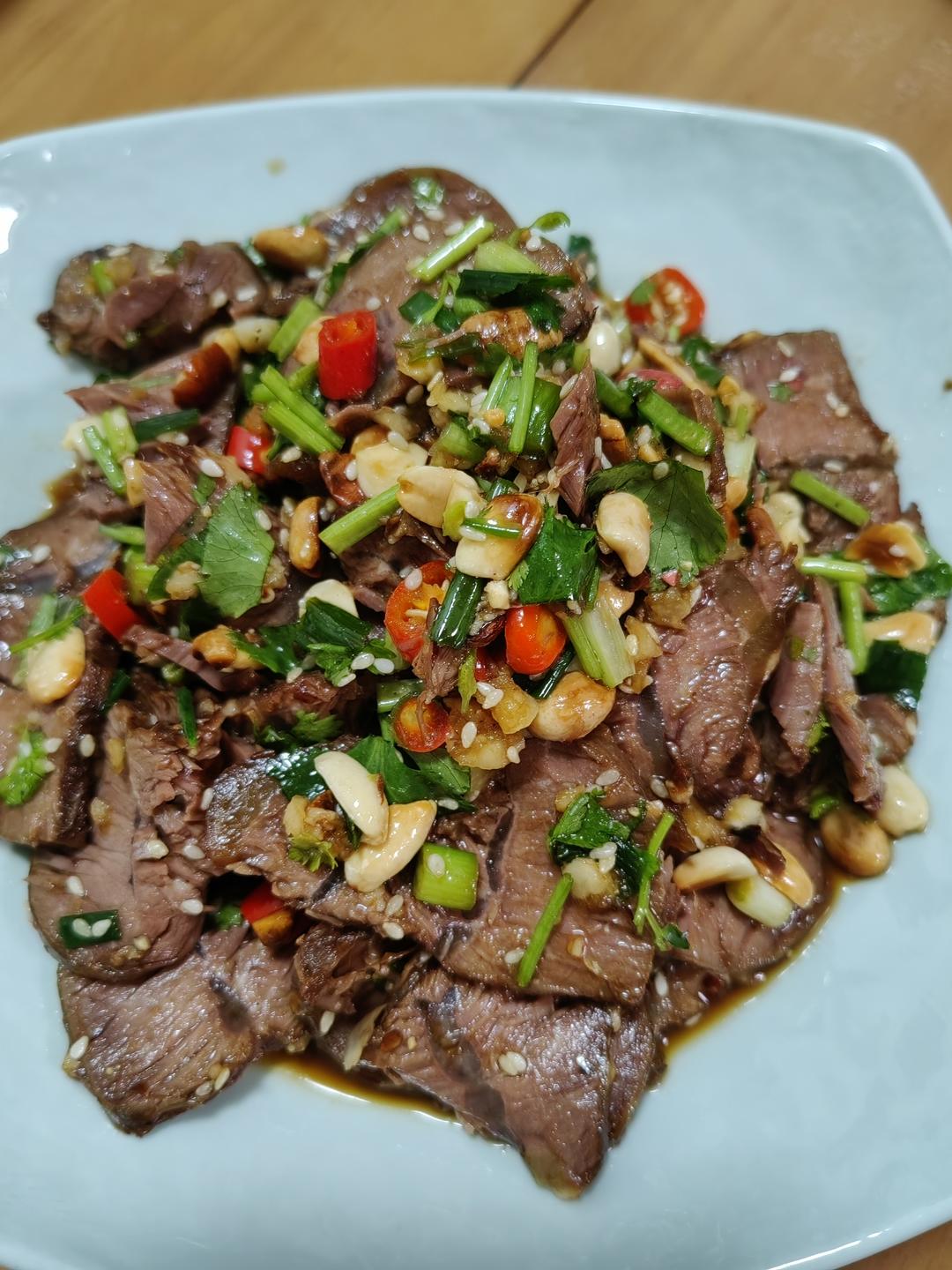 元气满满的夏日凉拌卤牛肉