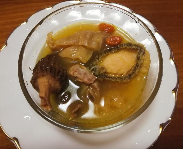 金汤花胶羊肚菌排骨汤 (懒人电压锅版)的做法