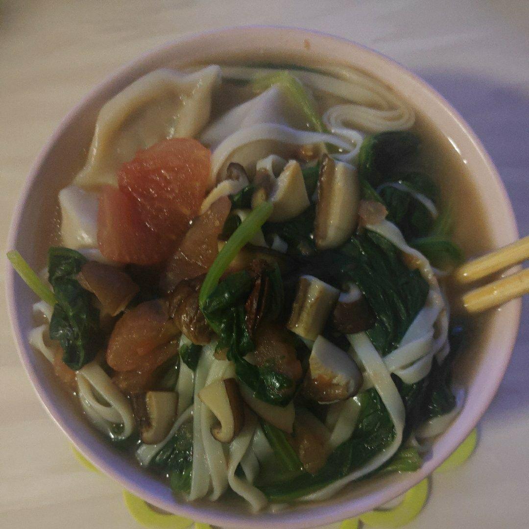 菌汤面条 看得见的香菇 尝得到的鲜美 这才是真正的菌汤