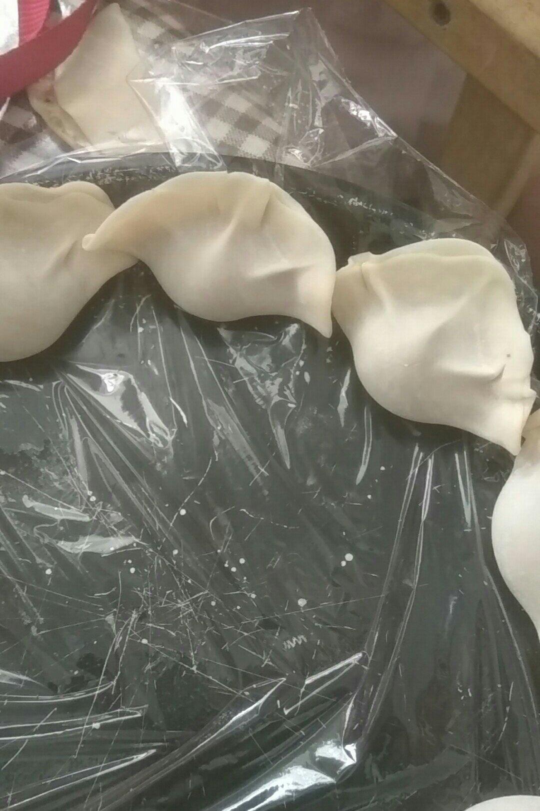 大肚饺子包法——后附视频  (胡萝卜牛肉馅儿)