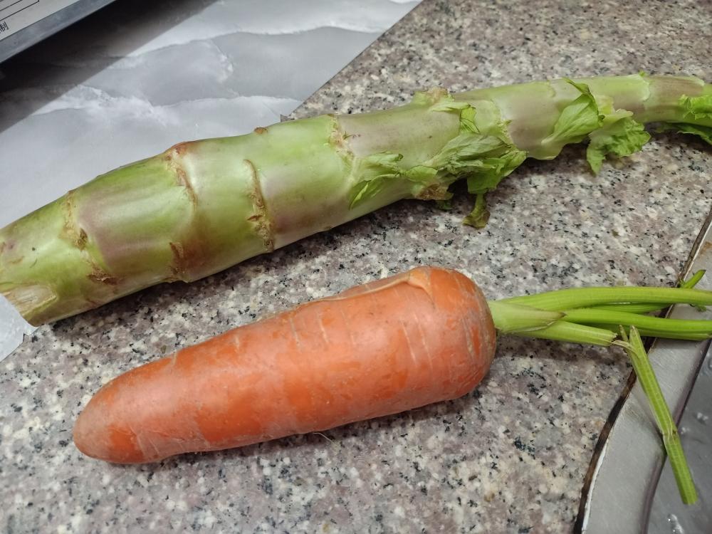 胡蘿卜萵筍絲的做法 步驟1