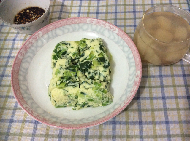 蘸汁菠菜鸡蛋糕——春季养生多吃菠菜