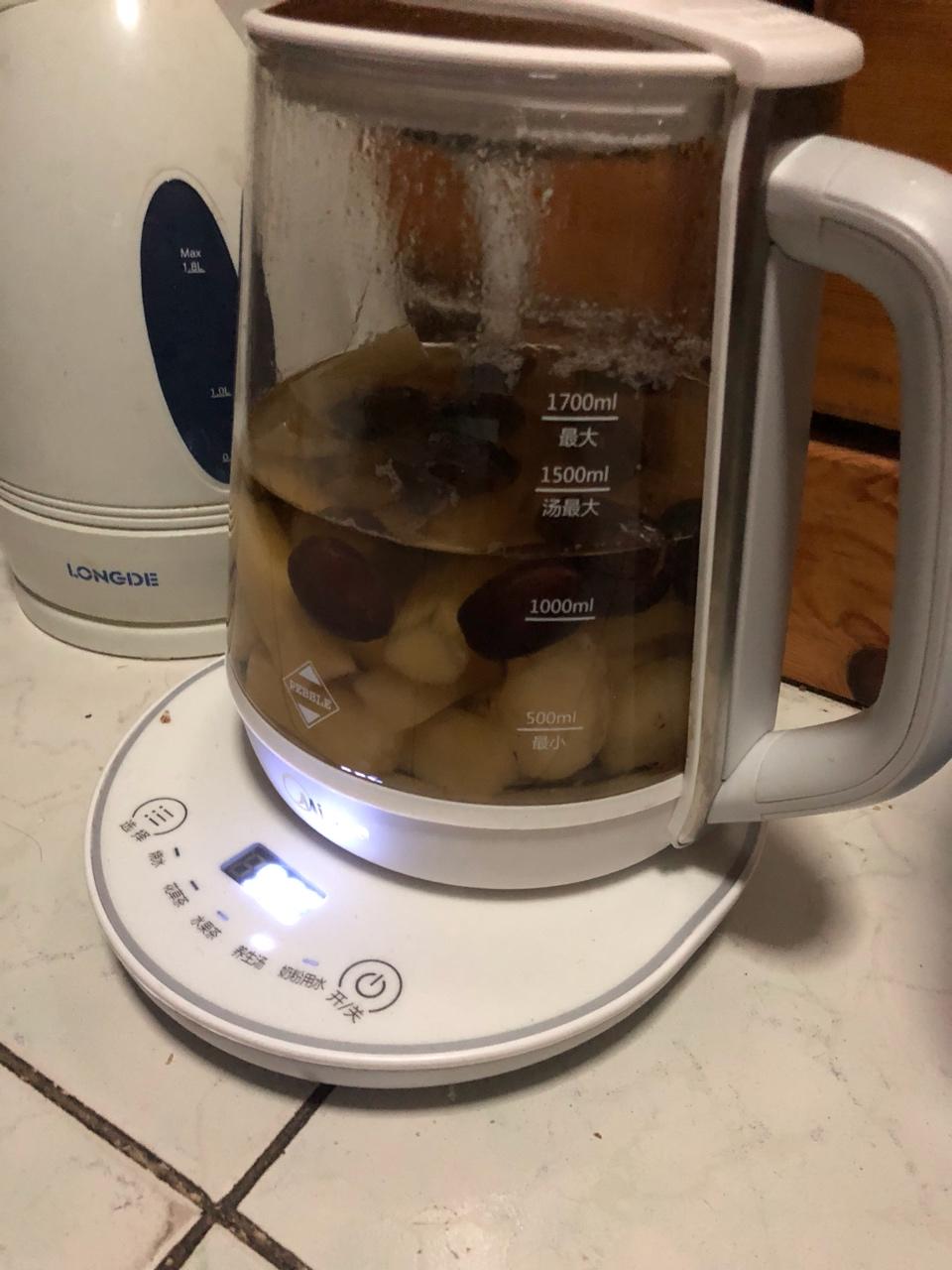 甘蔗马蹄红枣糖水