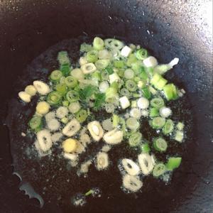 春夏，吃不腻的葱油蚕豆的做法 步骤4