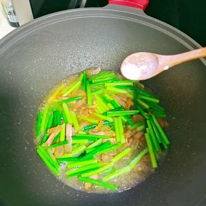 蒜苗（蒜苔）炒肉丝的做法 步骤4