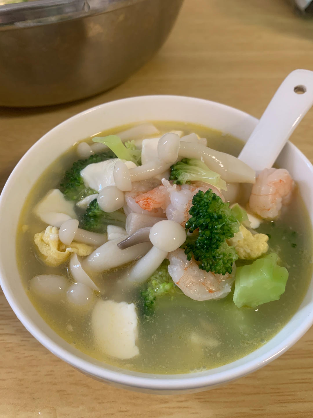 豆腐鲜虾菇菌汤