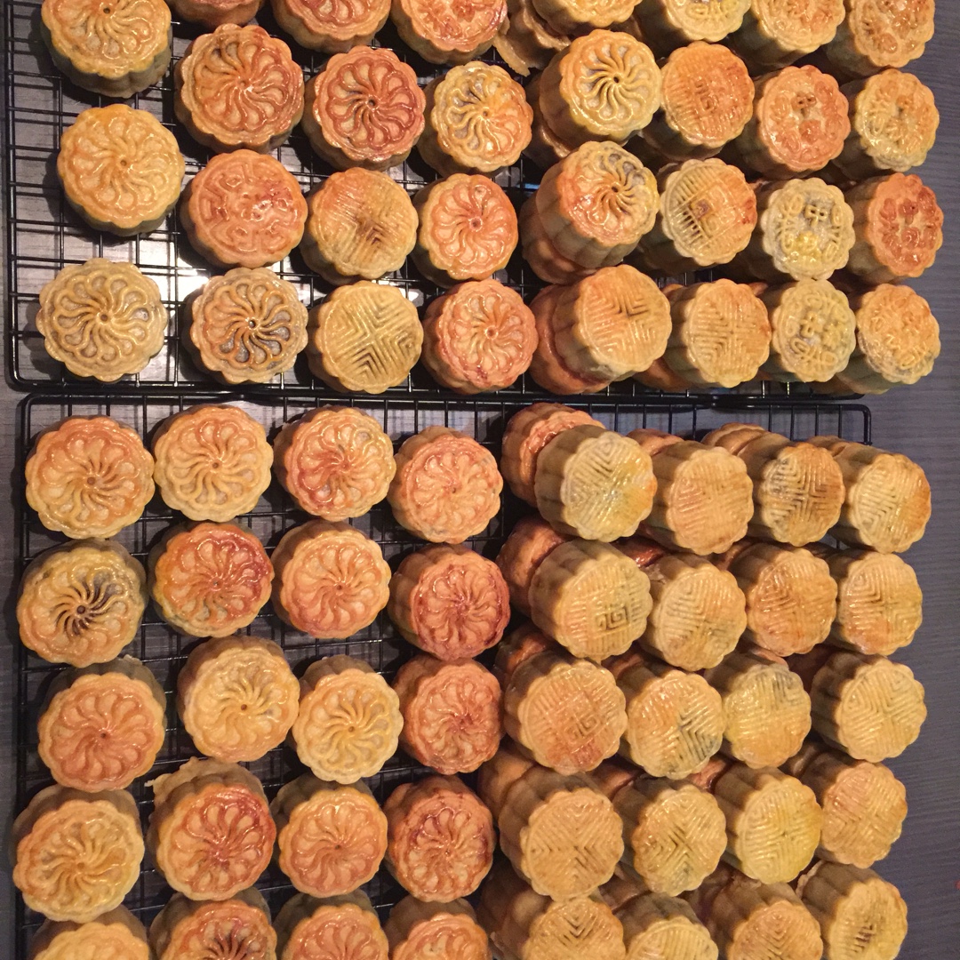 广式月饼——蛋黄莲蓉月饼