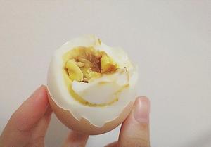 水煮蛋【重点是吃法!!!的做法 步骤4